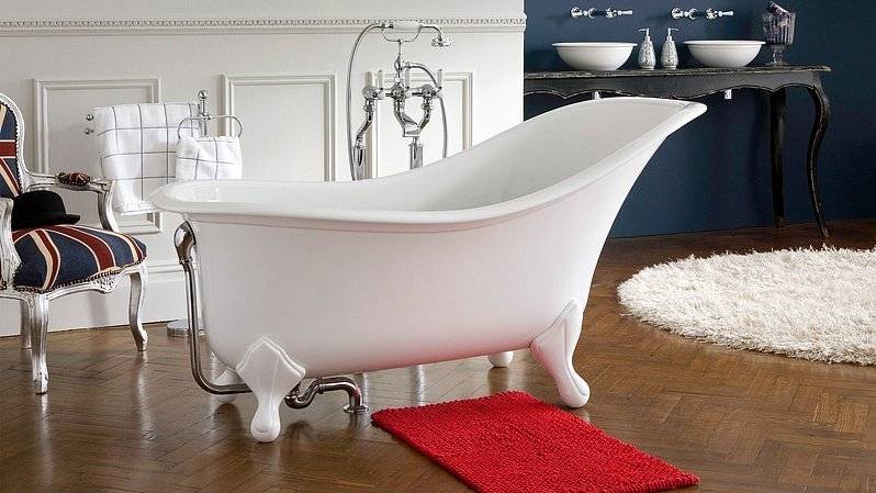 Как выбрать отдельностоящую ванну на ножках и правильно ее установить?