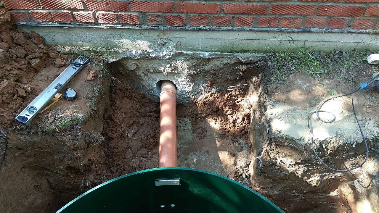 Вывод канализации из дома под фундаментом