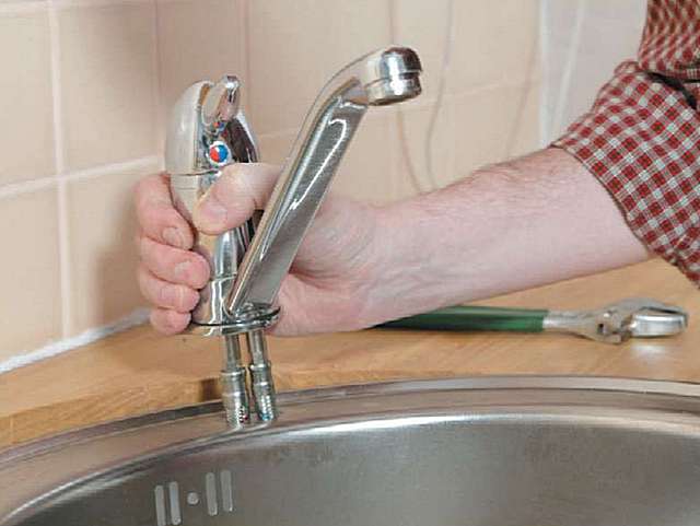 Как установить смеситель на кухне: установка крана, подключение, как поставить смеситель, монтаж, как подключить к водопроводу своими руками, как собрать, крепление к раковине
