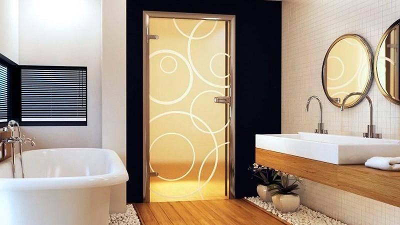 Стеклянные двери для ванной и туалета, фото вариантов
