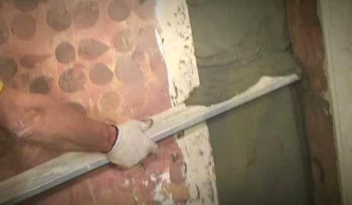 Что делать со стенами перед облицовкой? правила подготовки поверхностей к укладке плитки