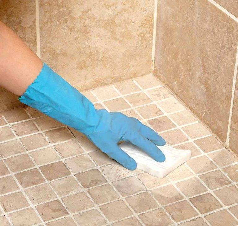 Как самостоятельно вымыть в ванной комнате швы между плиткой