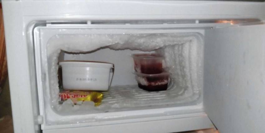 Как разморозить холодильник – причины обмерзания и способы разморозки