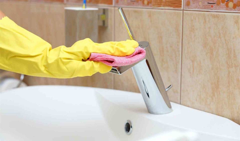 Известковый налет в ванной – как убрать?