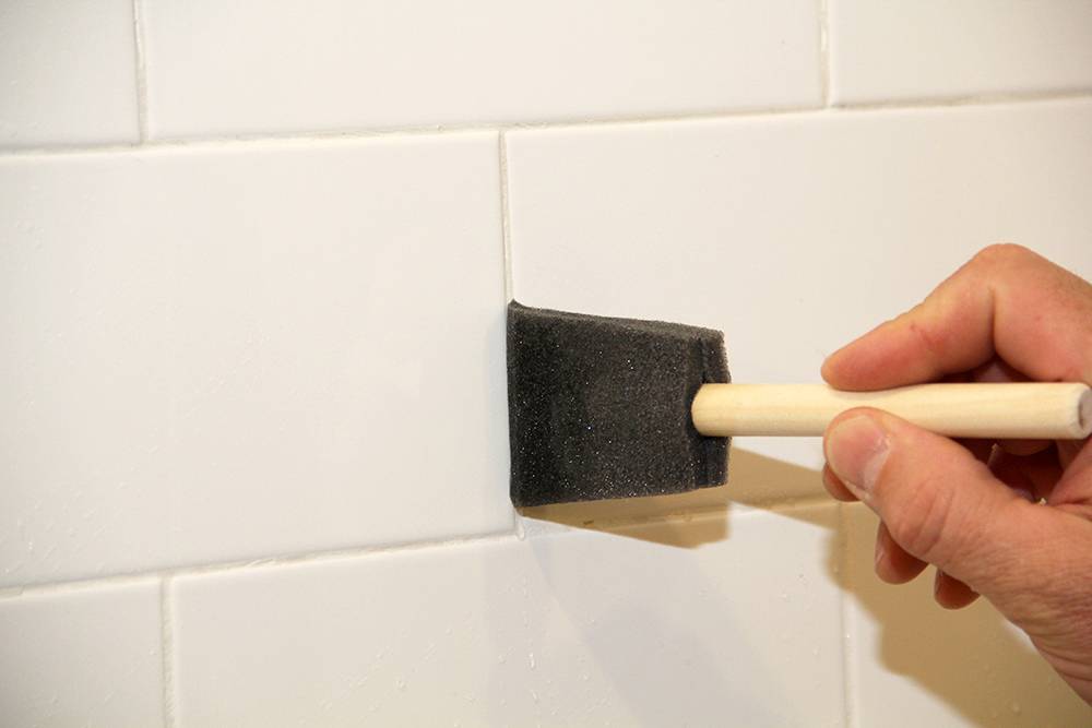 Влагостойкая затирка для швов плитки в ванной: виды и их особенности, правильное нанесение