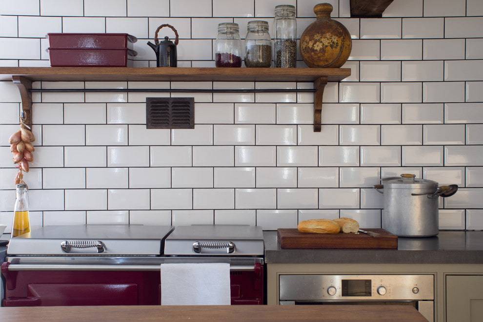 Фартук из плитки на кухню: советы по выбору, дизайн, фото в интерьере