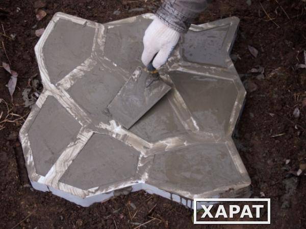 Форма для садовой дорожки и стоит ли тратить на нее деньги?