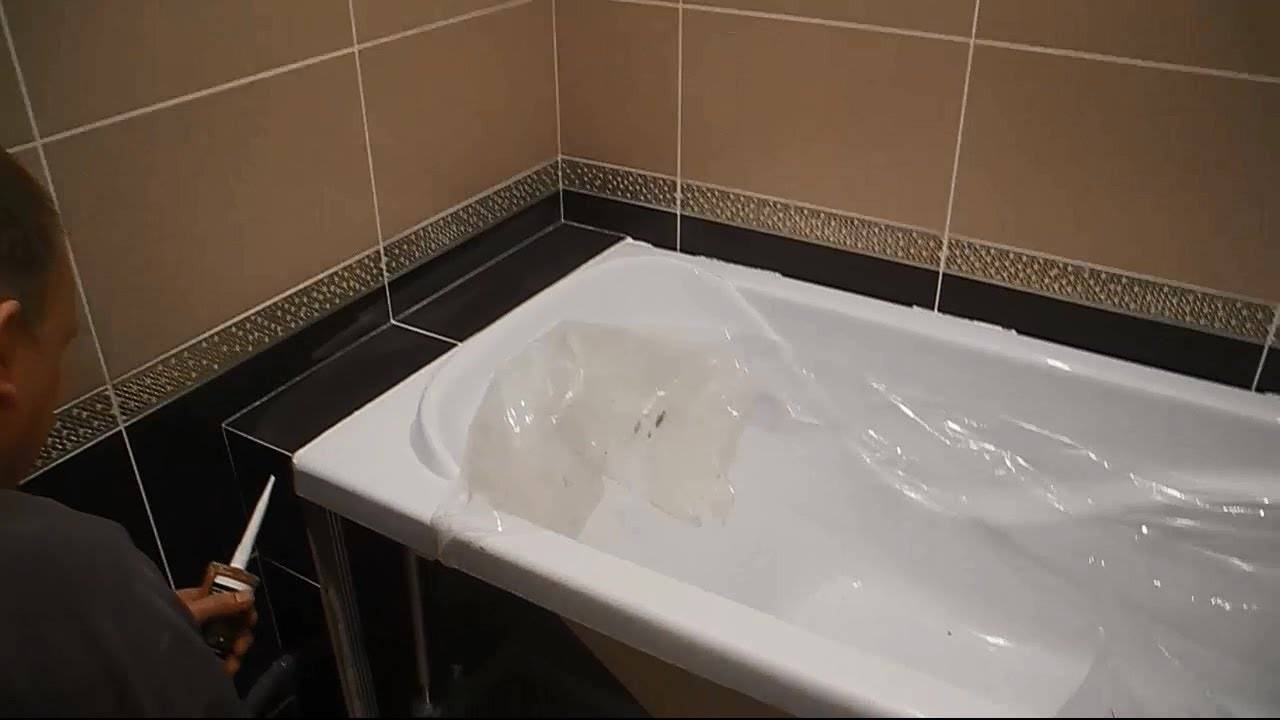 Заделка швов между ванной и плиткой