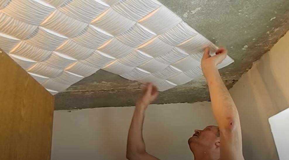 Как правильно поклеить потолочную плитку из пенопласта по диагонали