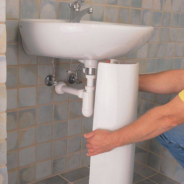 Как установить раковину в ванной в зависимости от ее конструкции