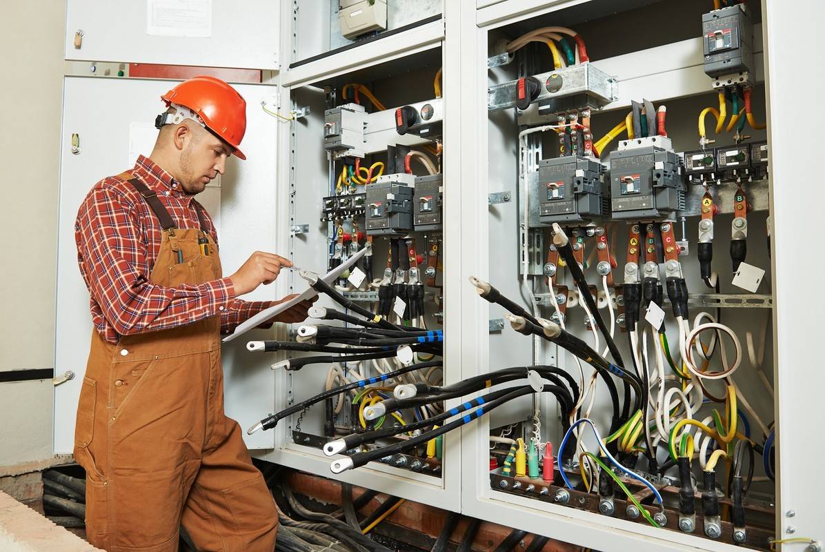 Какие виды услуг может предоставить специалист по электрике