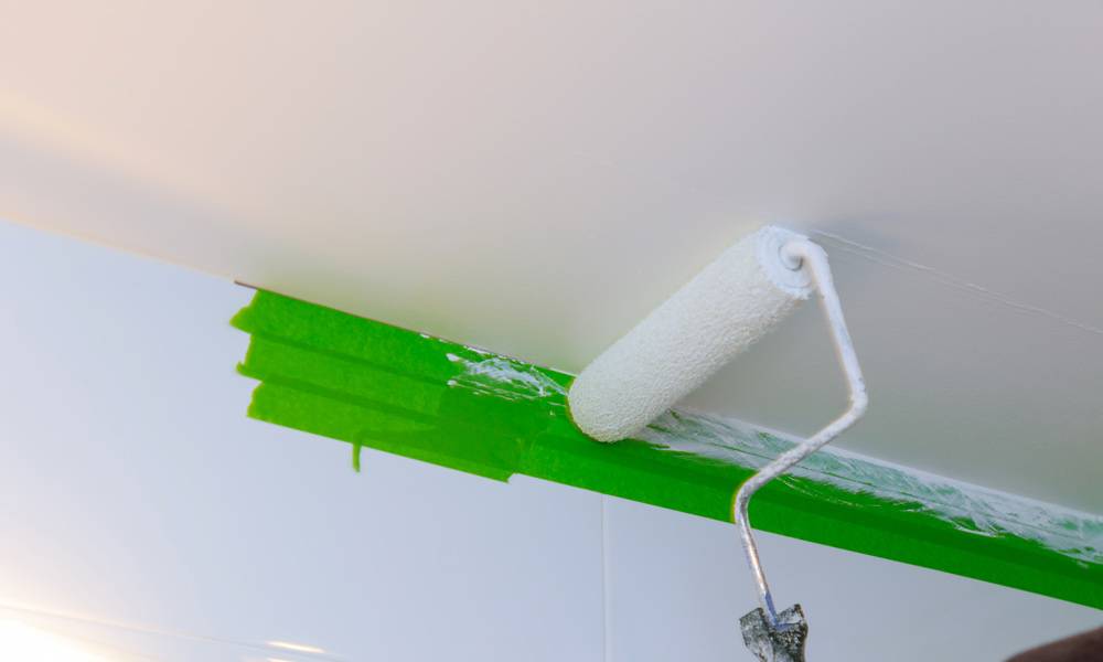 Чем покрасить потолок в ванной комнате своими руками — чем красить, какой краской, какая лучше, чем лучше