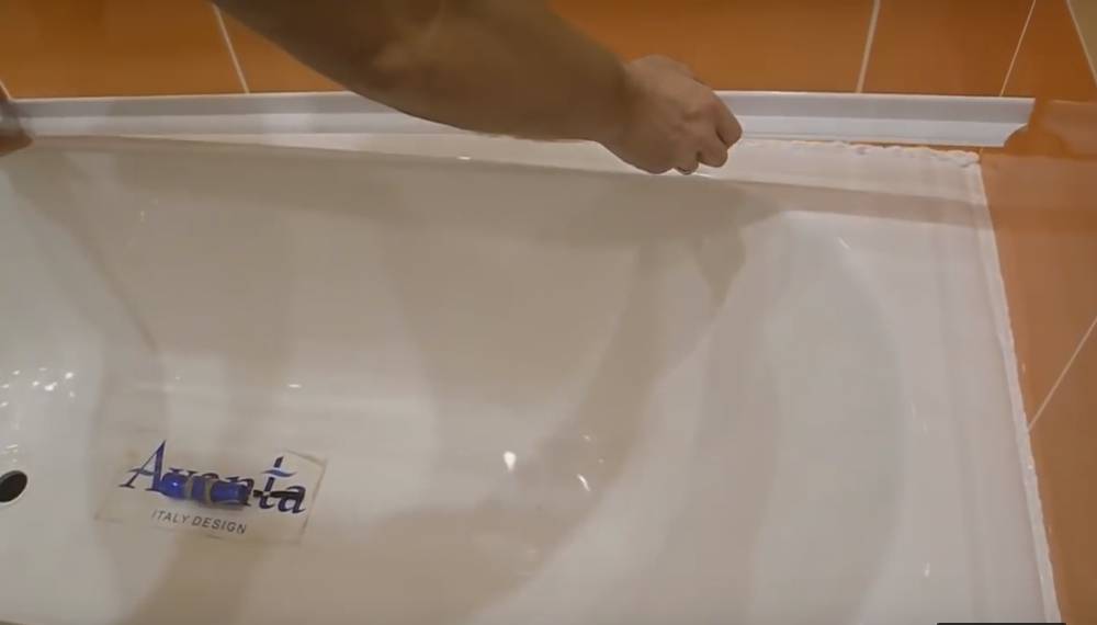 Как приклеить бордюр, ленту, керамический плинтус для ванной