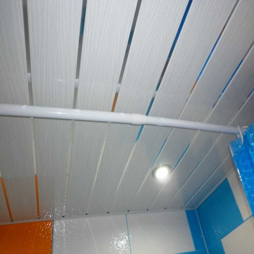 Алюминиевые потолки для ванной: виды реечных конструкций, установка и необходимые строительные материалы