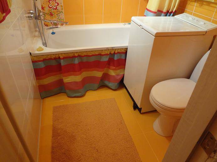 Стеклянная раздвижная шторка для ванной: особенности, преимущества, особенности самостоятельной установки