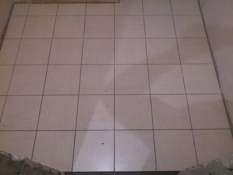 Сколько сохнет плиточный клей на полу в ванной и на стене