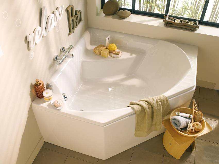 Угловая ванна в маленькой ванной комнате: преимущества, фото, размеры и характеристики