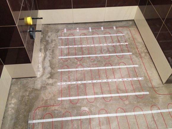 Электрический теплый пол под плитку в ванной комнате: своими руками, какой лучше, плюсы и минусы, монтаж, отзывы