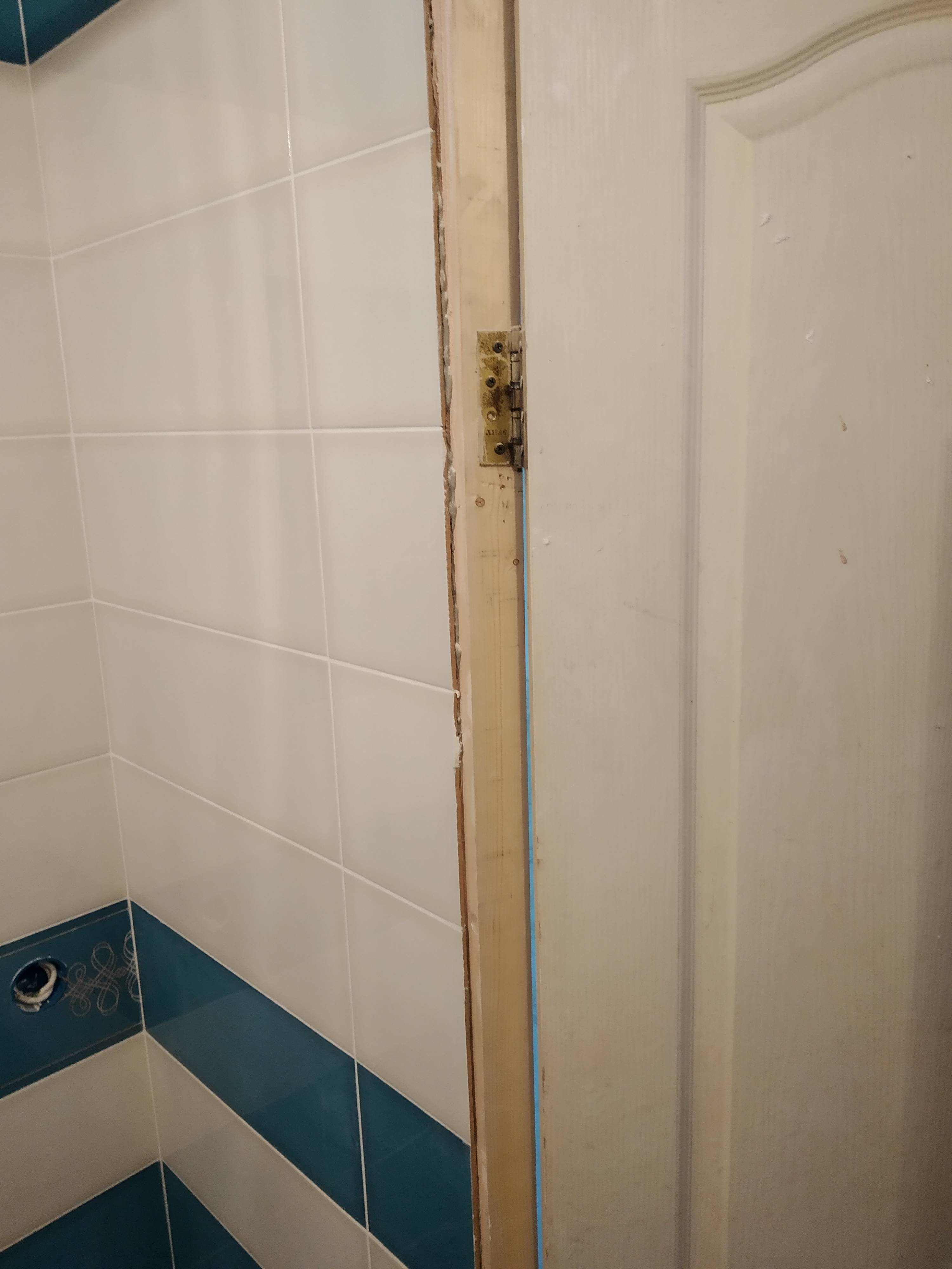 Как установить дверь в ванной?