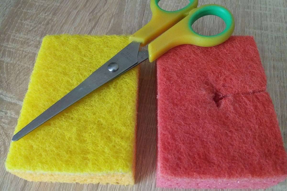 Зачем нужно обрезать уголок губки для мытья посуды