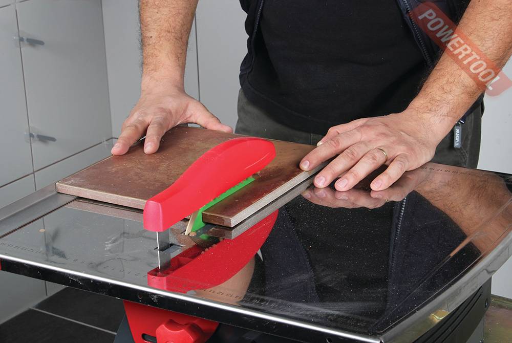 Как резать керамогранитную плитку в домашних условиях?