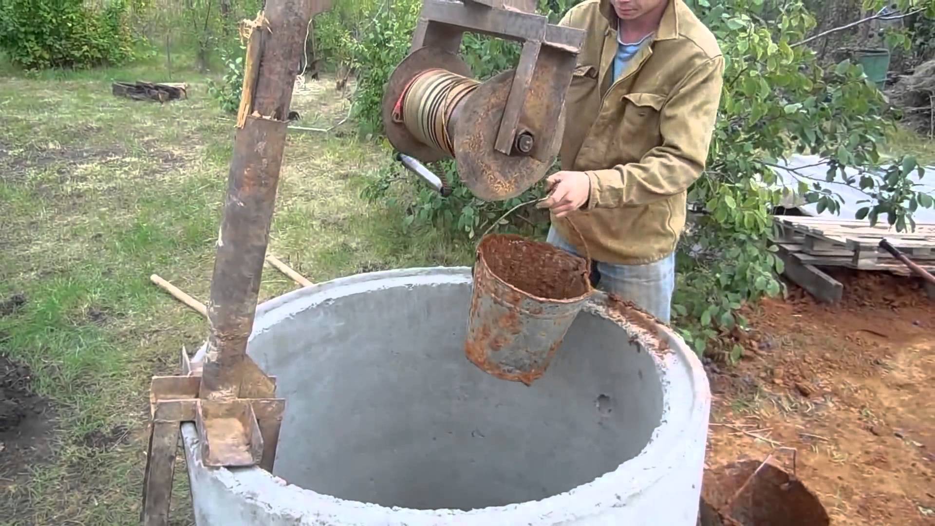 Копка колодцев своими руками: как правильно сделать на даче самому устройство для питьевой воды