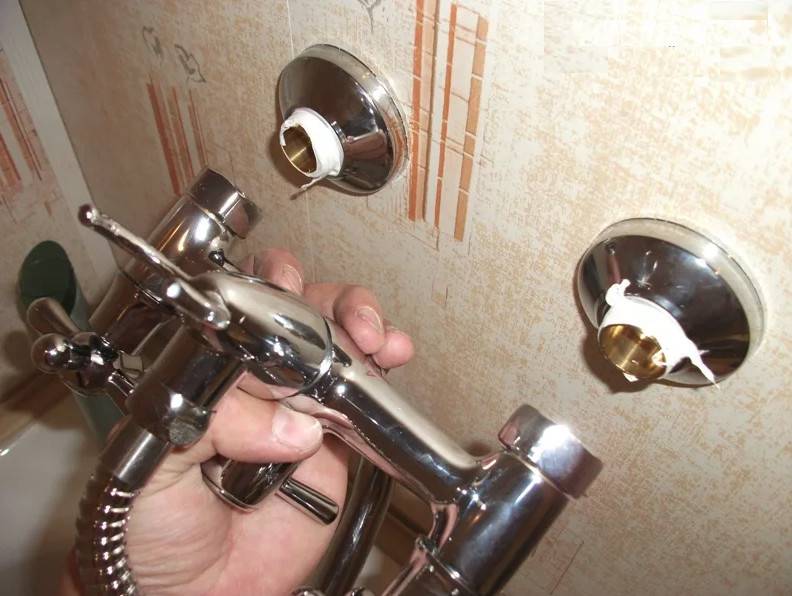 Инструкция по установке или замене смесителя: на раковине, ванной и мойке