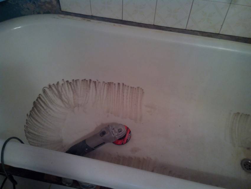 Восстановление покрытия чугунной ванны: способы, пошаговые инструкции
