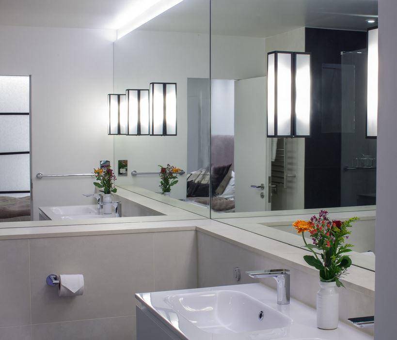 Зеркало в ванную комнату, критерии выбора - фото примеров