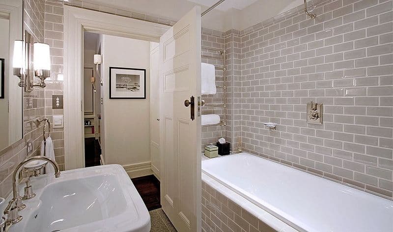 Плитка «кабанчик» для ванной, особенности керамики и ее использование в дизайне интерьера - 10 фото