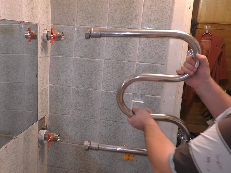 Правильная установка полотенцесушителя: подключение к стояку, монтаж в ванной своими руками