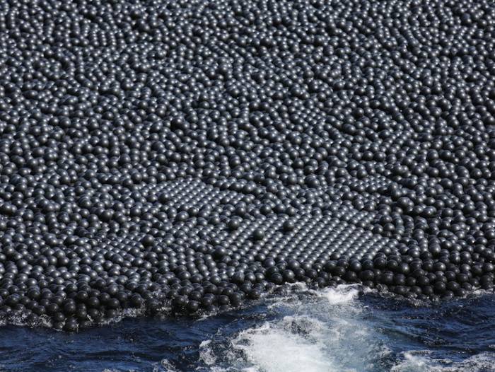 Что 96 миллионов черных шаров делают в водохранилище лос-анджелеса?