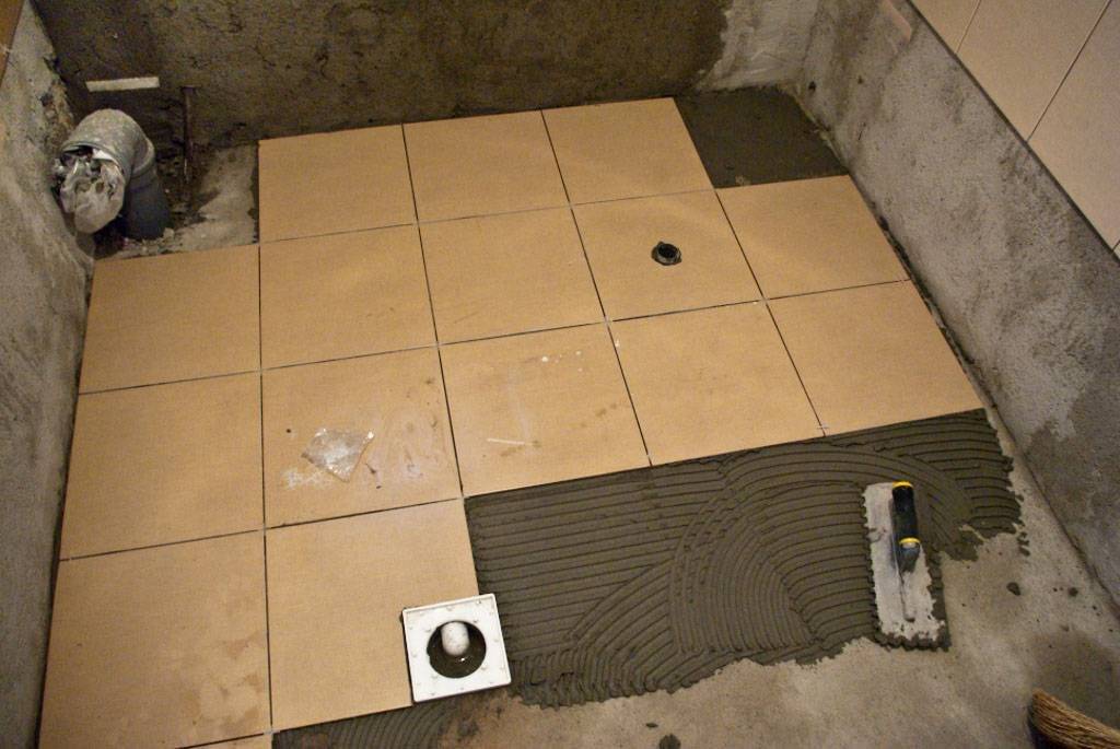 Укладка плитки на пол в туалете: подготовка, методы укладки