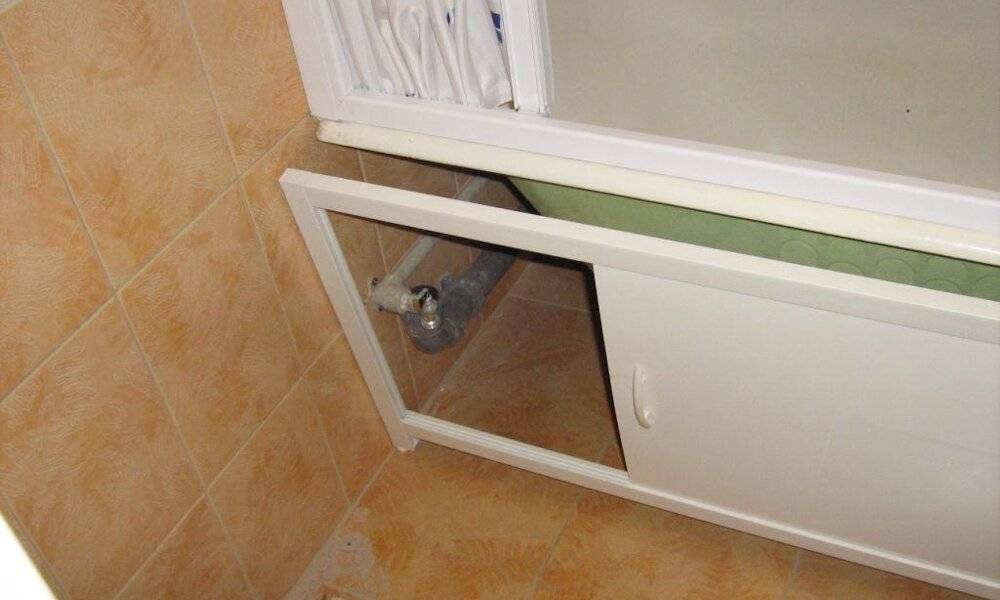 Как и чем закрыть пространство под ванной