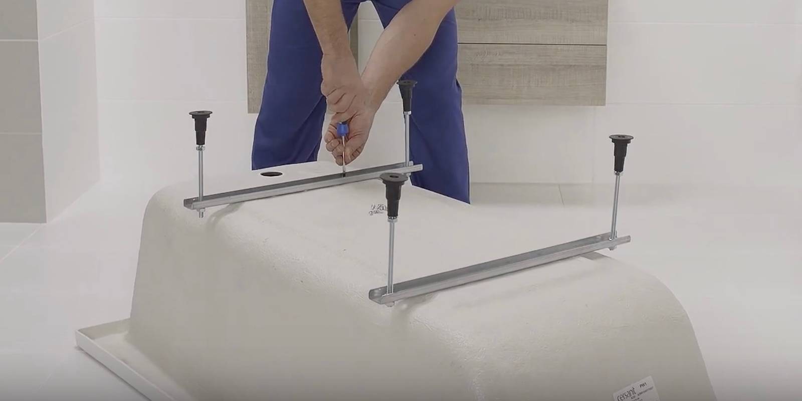 Как установить акриловую ванну своими руками — на каркас, ножки и кирпичи