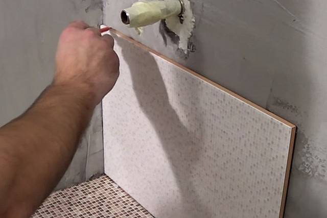 Укладка плитки в ванной своими руками: инструкция +видео