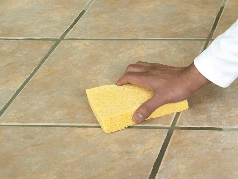 Как отмыть плитку для пола: чистка глянцевой и матовой поверхностей от старых пятен