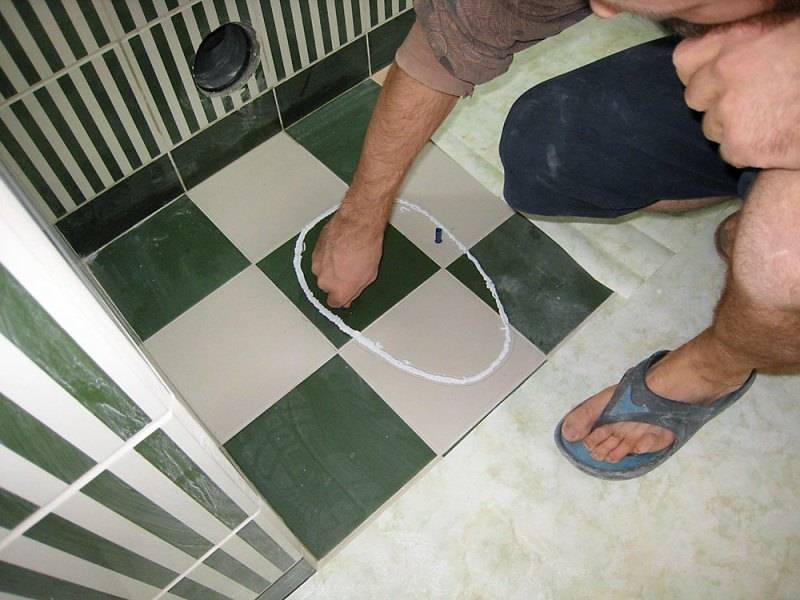 Как положить плитку в туалете своими руками | совет мастера