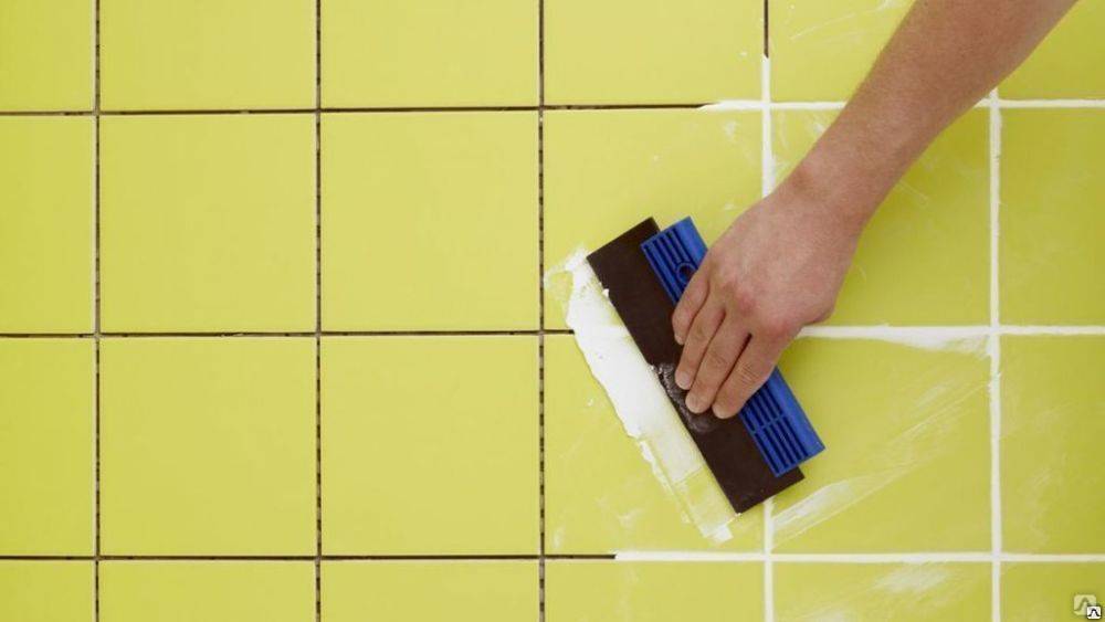Как убрать затирку из швов плитки в домашних условиях: средства для удаления старой замазки в ванной - все о строительстве
