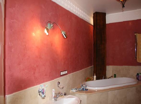 Отделка ванной комнаты декоративной штукатуркой своими руками [47 фото], какая штукатурка подходит для стен ванной: венецианская, шелковая или под покраску