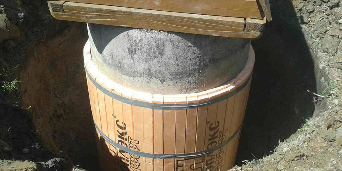 Как утеплить колодец из бетонных колец