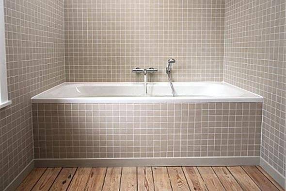 Установка ванны до и после укладки плитки – какой способ удобней?