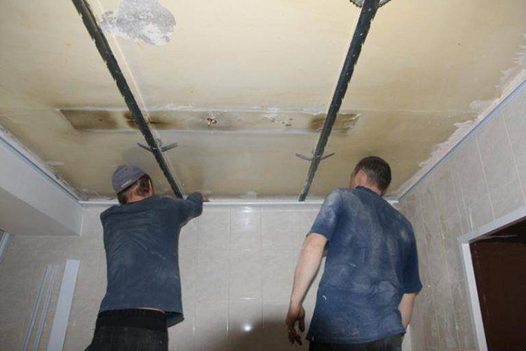 Монтаж потолка в ванной комнате своими руками