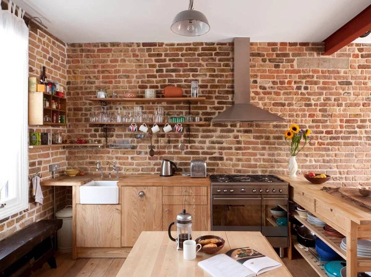 Кирпичная стена на кухне: декоративный кирпич в интерьере, имитация и отделка кладки
 - 49 фото