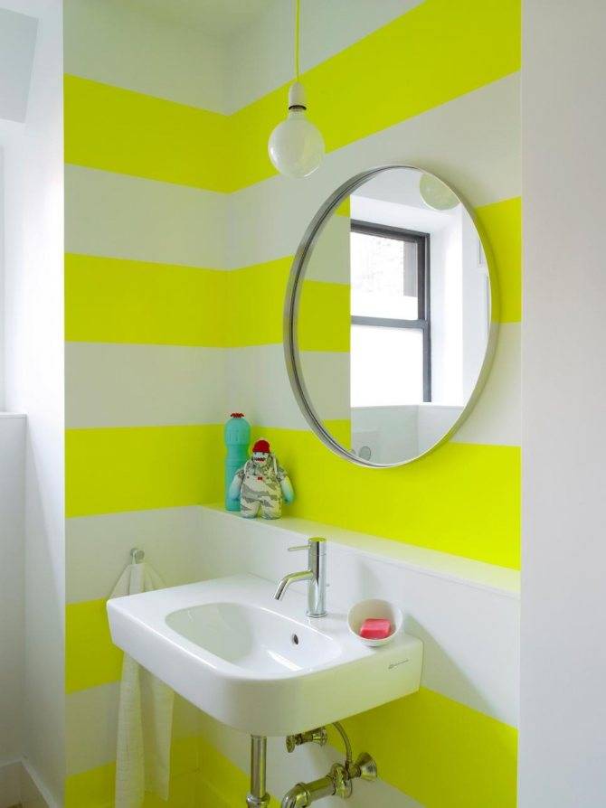 Оригинальная декоративная покраска стен в интерьере водоэмульсионной краской: необычный дизайн гостиной и зала
 - 33 фото