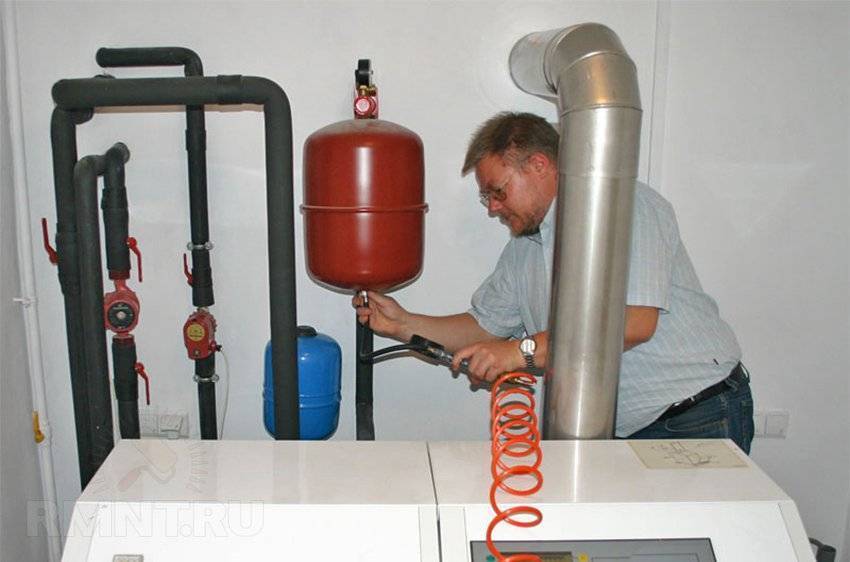 Как спустить воздух с насоса и других частей системы отопления, чтобы уберечь ее от поломки