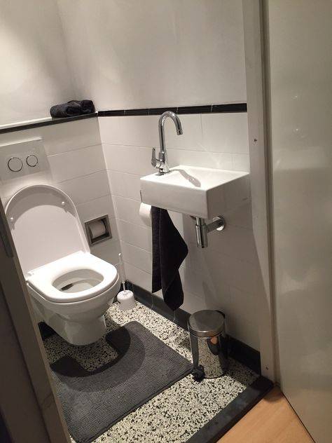 Маленькая раковина в туалет (55 фото): дизайн мини-умывальников, размеры узких угловых рукомойников
