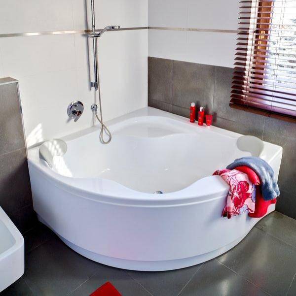 Угловая ванна в маленькой ванной комнате: преимущества, фото, размеры и характеристики