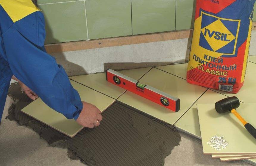 Поклейка потолочной плитки — как рассчитать количество материала, подобрать клей и сделать монтаж, фото +видео инструкции