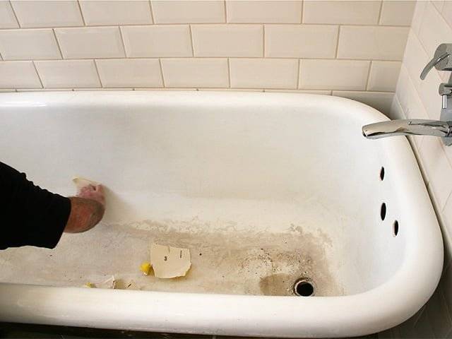 Как самостоятельно покрасить чугунную ванну в домашних условиях: обзор красителей и пошаговая инструкция процесса